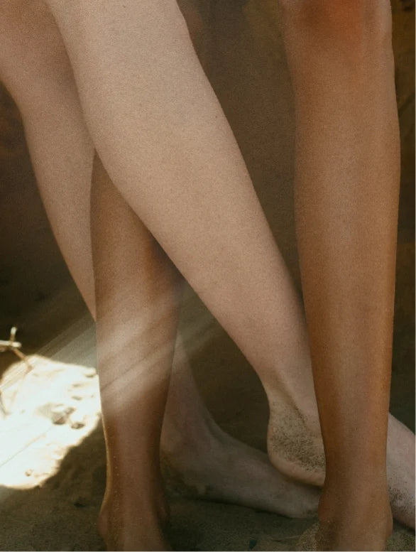 Siero per il corpo Silk Skin, Ambra legnosa e cuoio
